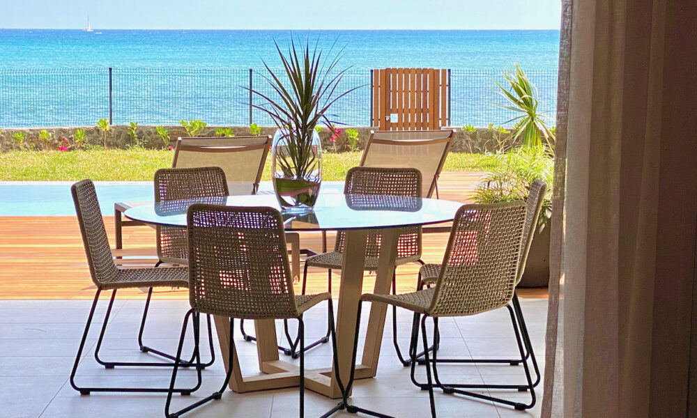 Pointe Azur patio dining