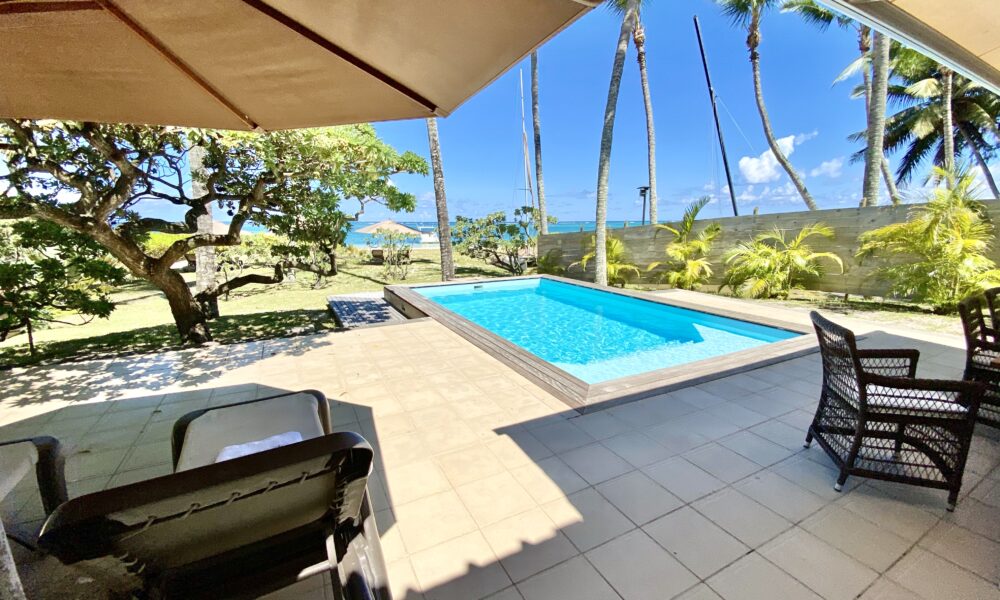 pool deck sun beds